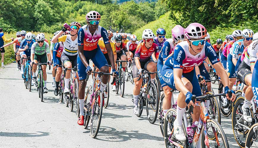 Women's peloton in the sunshine