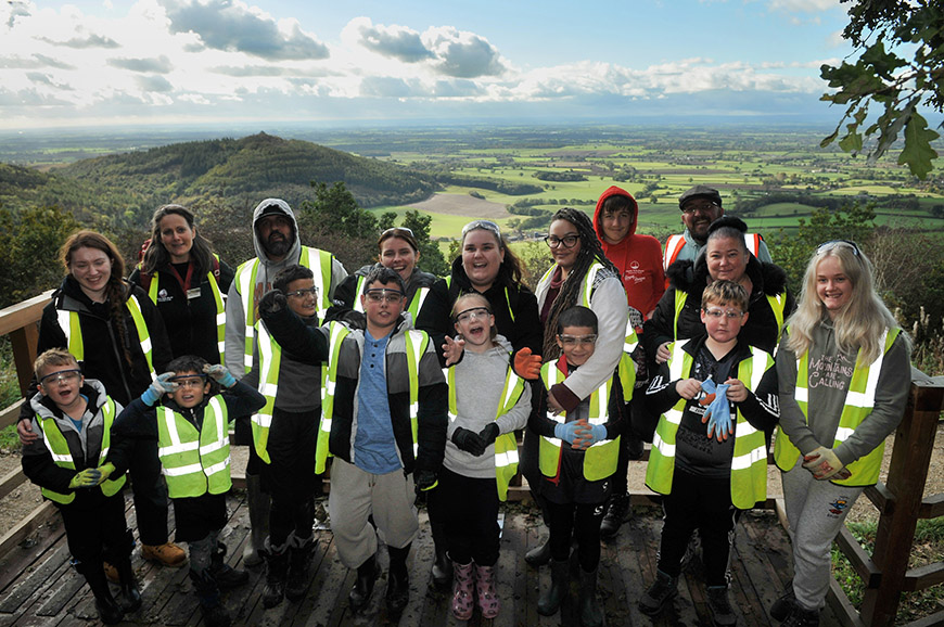 A group of Explorers at Sutton Bank (c) BMW UK 