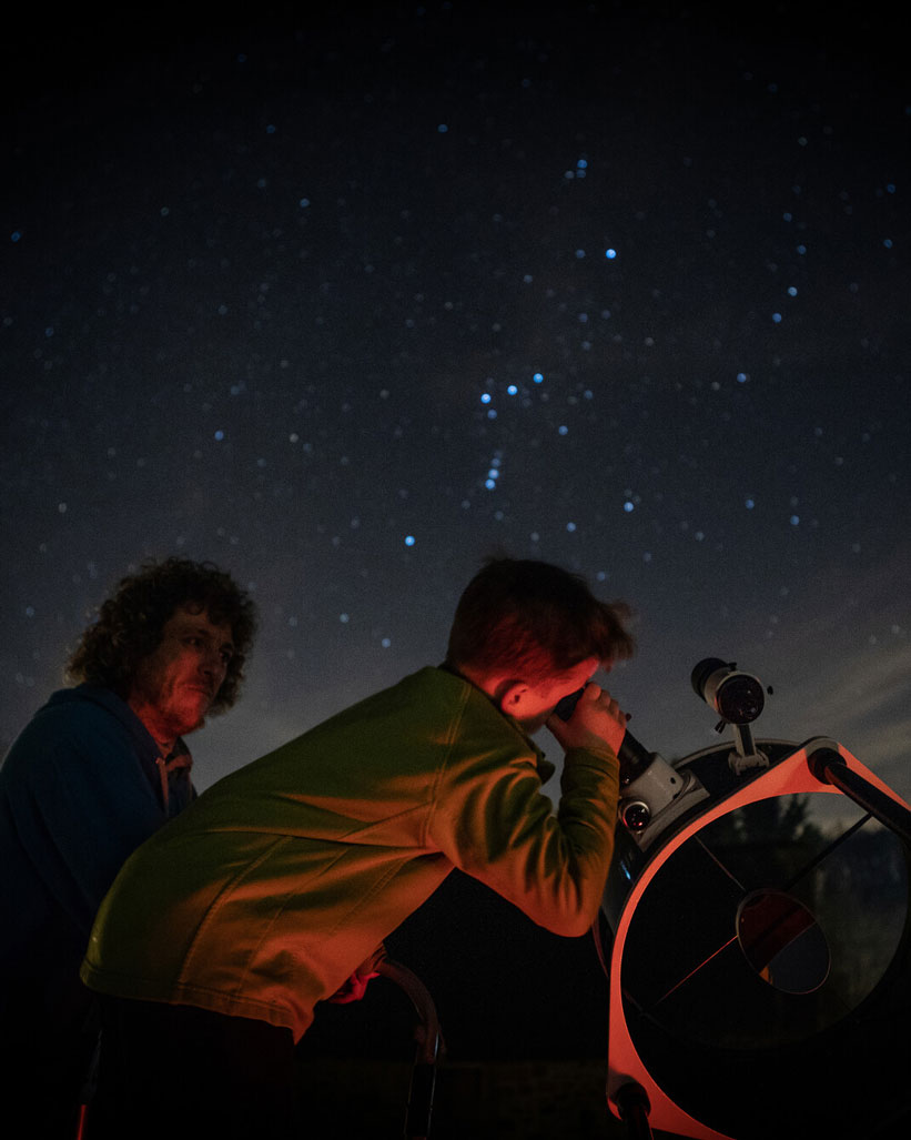 Two people stargazing Credit Polly Baldwin
