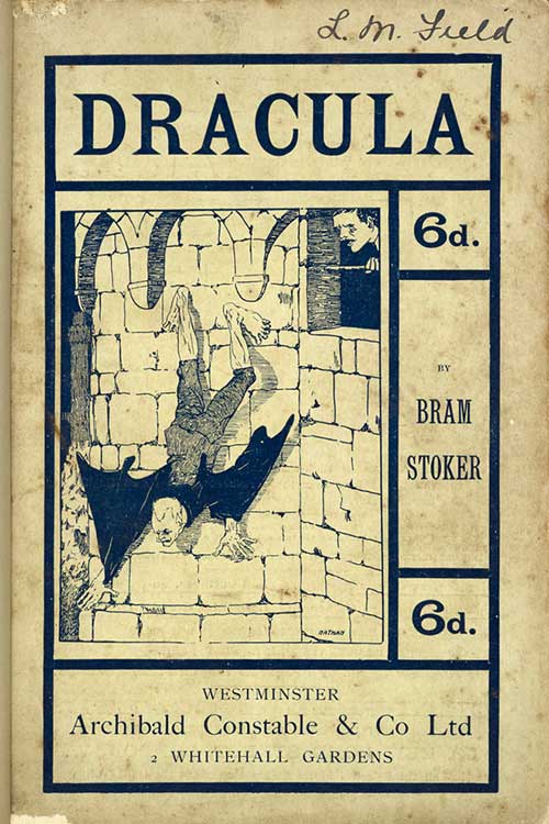 A vintage front cover of the book Dracula by Bram Stoker.